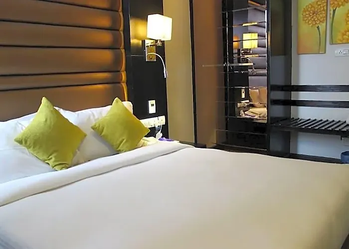 מלון Mahabir Palace 4*