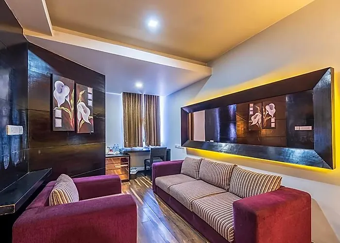 Mahabir Palace מלון 4*